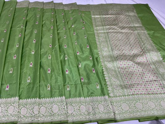 Green Pure Handwoven Banarasi Katan Silk Saree