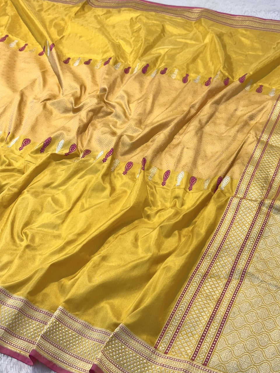 Yellow Shade Pure Katan Silk Handwoven Banarasi Saree