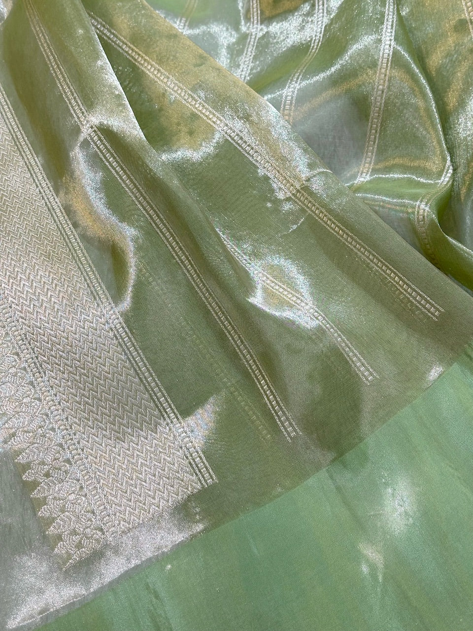 Peachish Pink Handwoven Pure Tissue Silk Banarasi saree