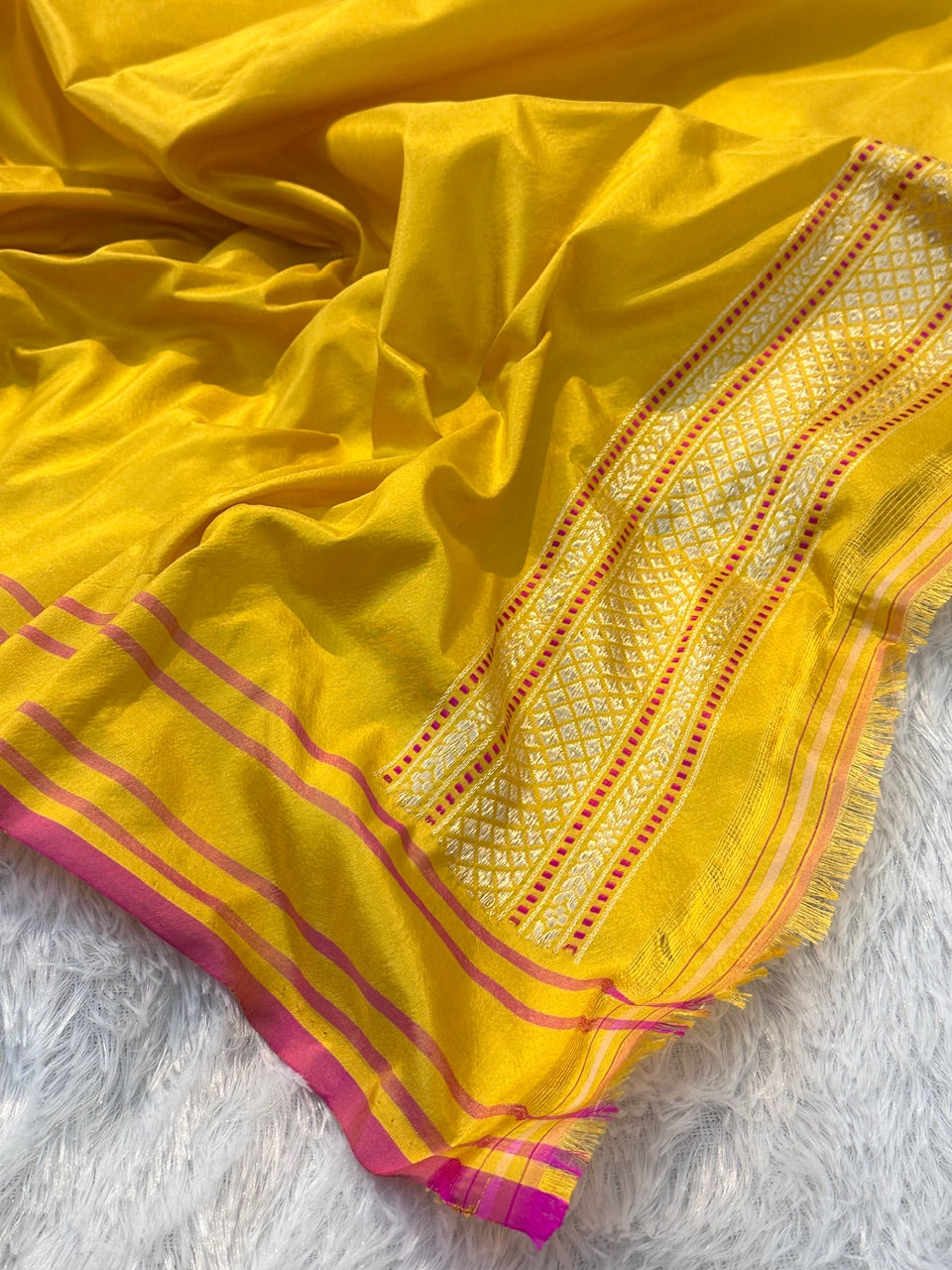 Yellow Shade Pure Katan Silk Handwoven Banarasi Saree