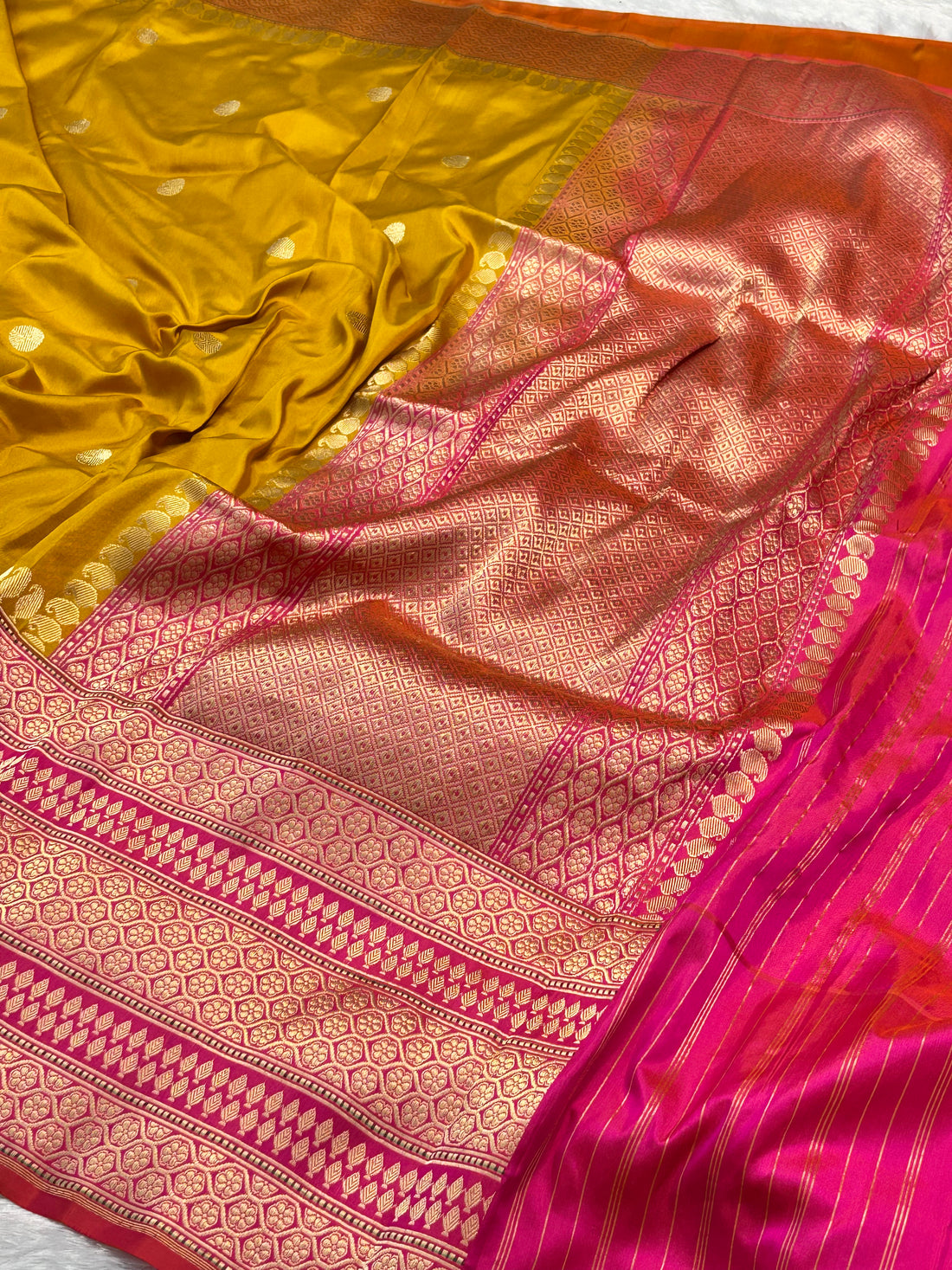 Yellow Shade Pure Katan Silk With Skirt Border Handwoven Banarasi Saree