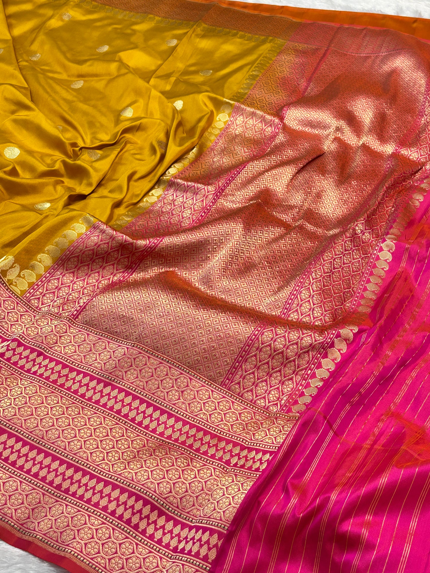 Yellow Shade Pure Katan Silk With Skirt Border Handwoven Banarasi Saree