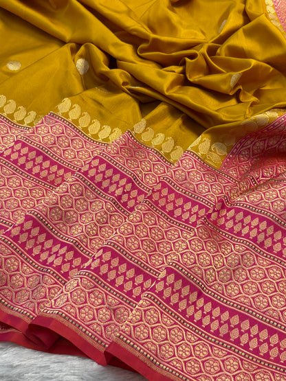 Yellow Shade Pure Katan Silk With Skirt Border Handwoven Banarasi Saree
