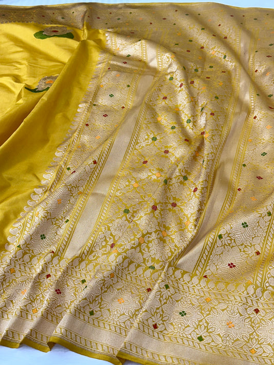 Lotus Boota Musterd Yellow Handwoven Ektara katan Silk Banarasi Saree
