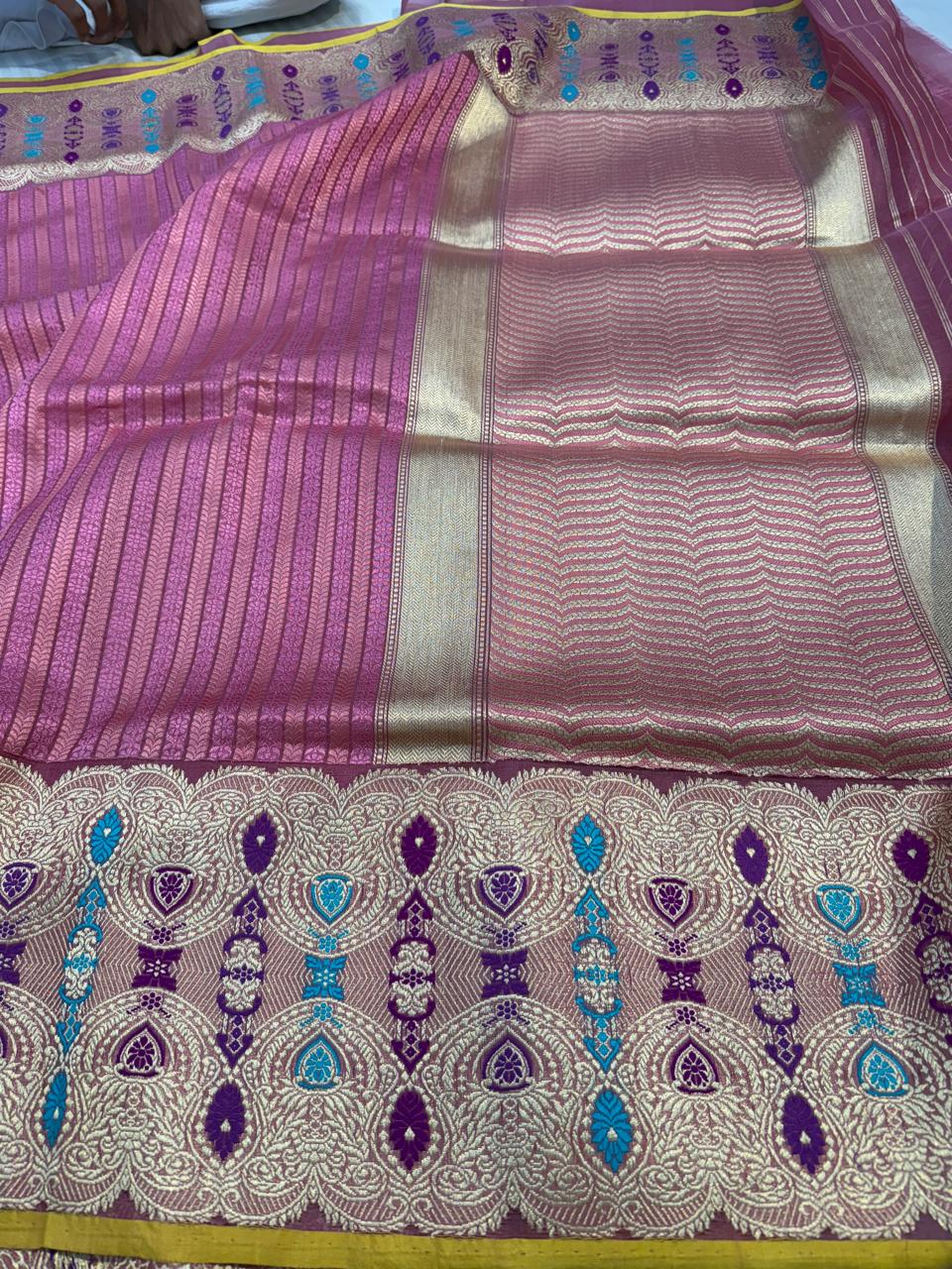 Lavender Rose Pure Organza Silk Handwoven Banarasi Saree